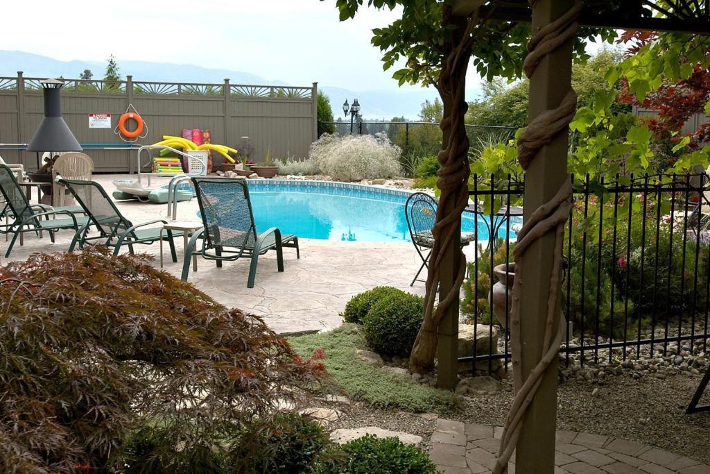 A Vista Villa Couples Retreat Kelowna Pokoj fotografie